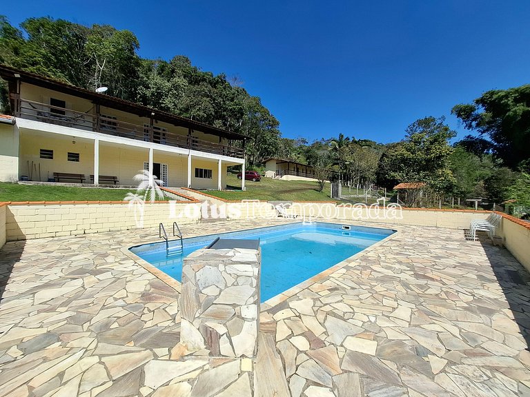 Sítio com 07 dormitórios, piscina e salão de jogos LT0042