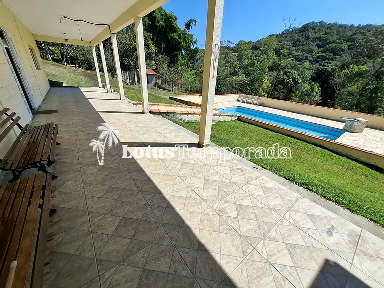 Sítio com 07 dormitórios, piscina e salão de jogos LT0042