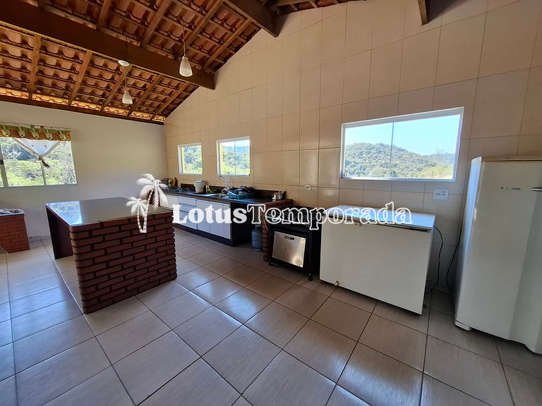 Sítio com 07 dormitórios, piscina e salão de jogos LT0042