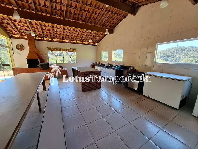 Sítio com 07 dormitórios, piscina e salão de jogos LT0042