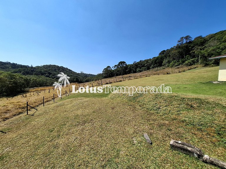 Sítio com 07 dormitórios, piscina e salão de jogos LT0042