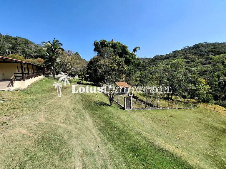 Sítio com 087 dormitórios, piscina e salão de jogos LT0042