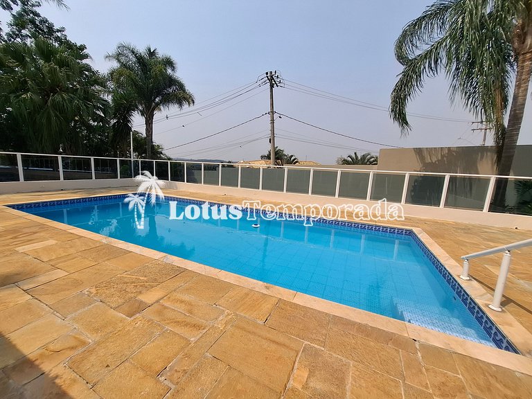 Chácara em Condomínio com 05 dormitórios e piscina LT0049