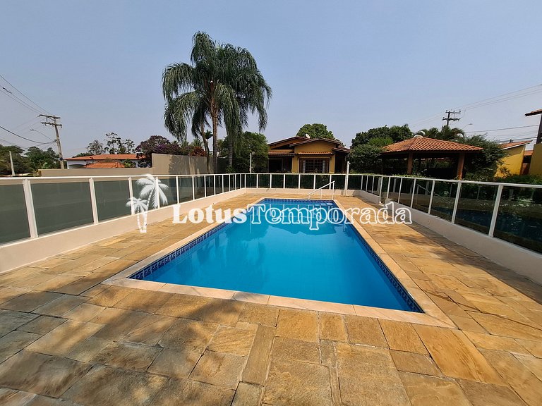 Chácara em Condomínio com 05 dormitórios e piscina LT0049