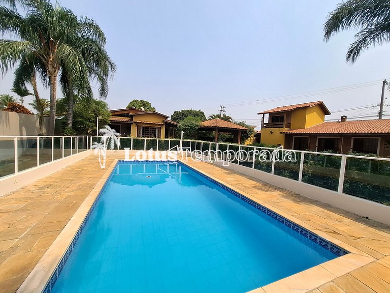 Chácara em Condomínio com 05 dormitórios e piscina LT0049