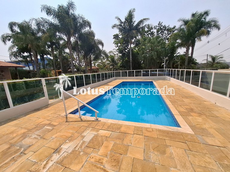 Chácara em Condomínio com 05 dormitórios e piscina LT0049