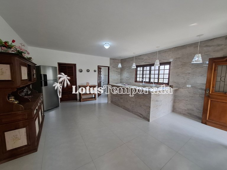 Chácara em Condomínio com 05 dormitórios e piscina LT0049