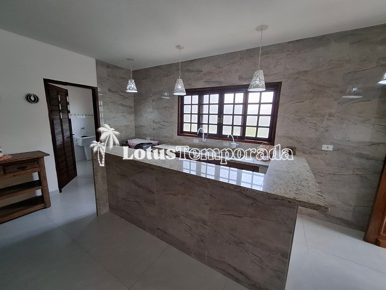 Chácara em Condomínio com 05 dormitórios e piscina LT0049