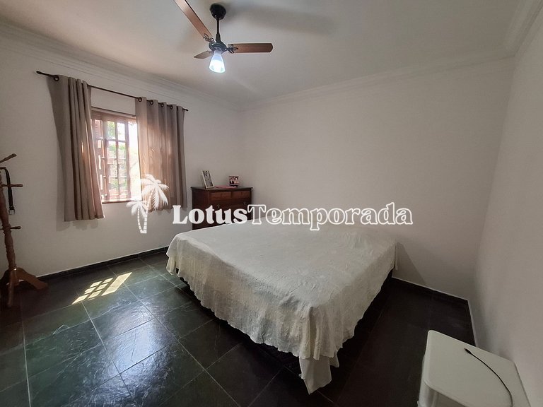 Chácara em Condomínio com 05 dormitórios e piscina LT0049