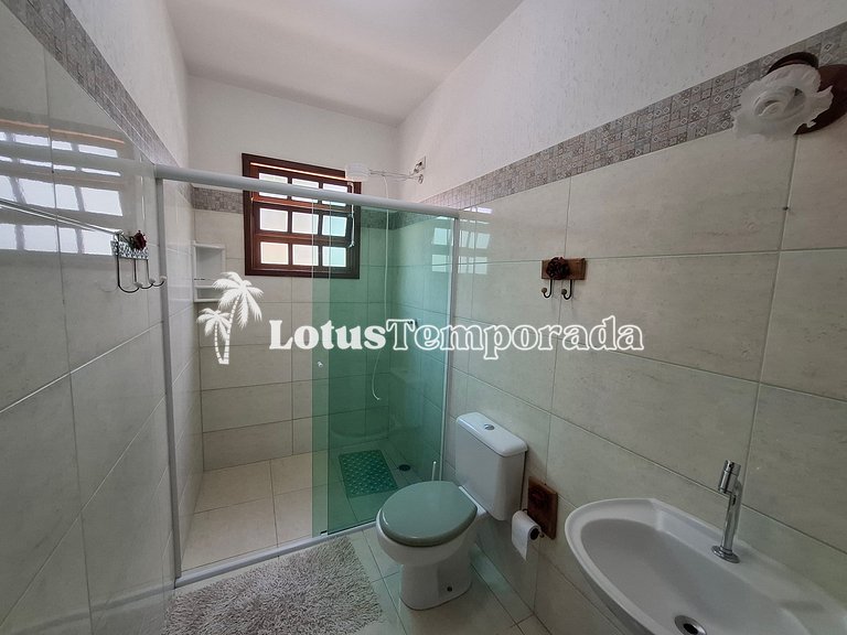 Chácara em Condomínio com 05 dormitórios e piscina LT0049