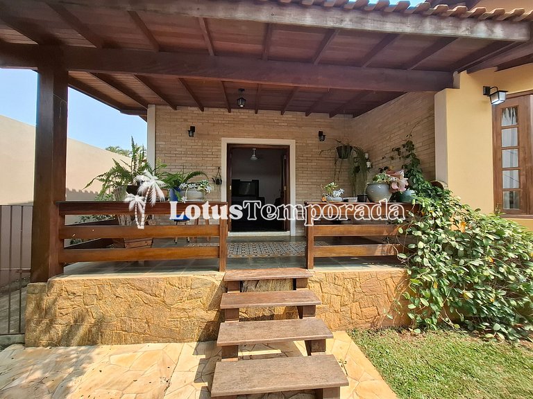 Chácara em Condomínio com 05 dormitórios e piscina LT0049