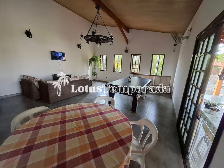 Chácara em Condomínio com 05 dormitórios e piscina LT0049