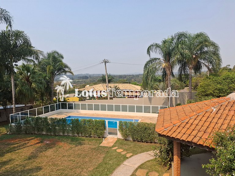 Chácara em Condomínio com 05 dormitórios e piscina LT0049