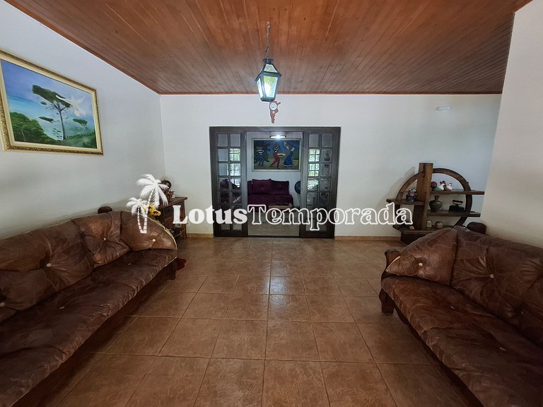 Chácara com 05 dormitórios, piscina e Lazer LT0040
