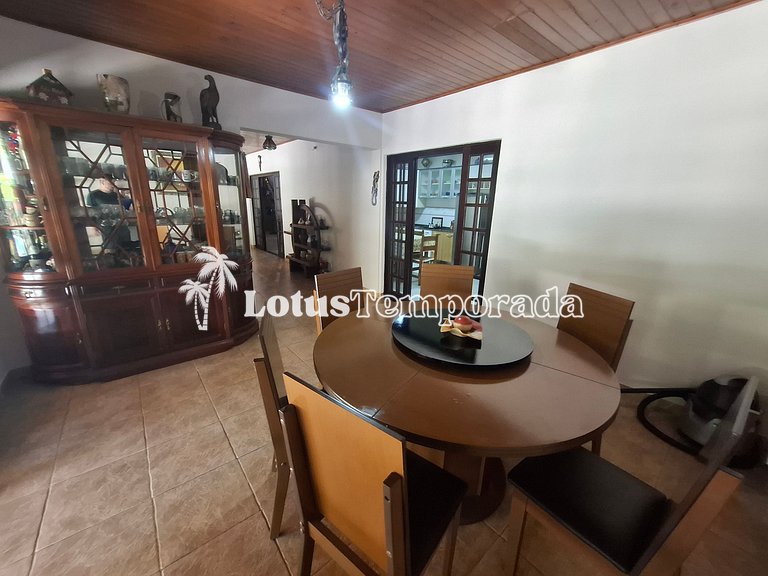 Chácara com 05 dormitórios, piscina e Lazer LT0040