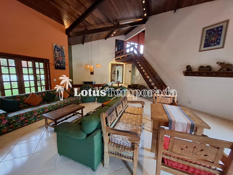 Chácara com 7 suítes, Lounge e Piscina Aquecida LT0034