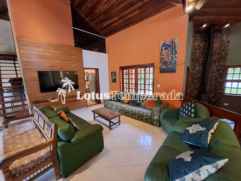 Chácara com 7 suítes, Lounge VIP e Piscina Aquecida LT0034