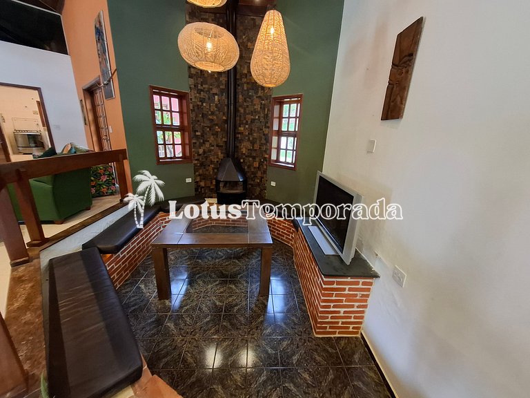 Chácara com 7 suítes, Lounge e Piscina Aquecida LT0034