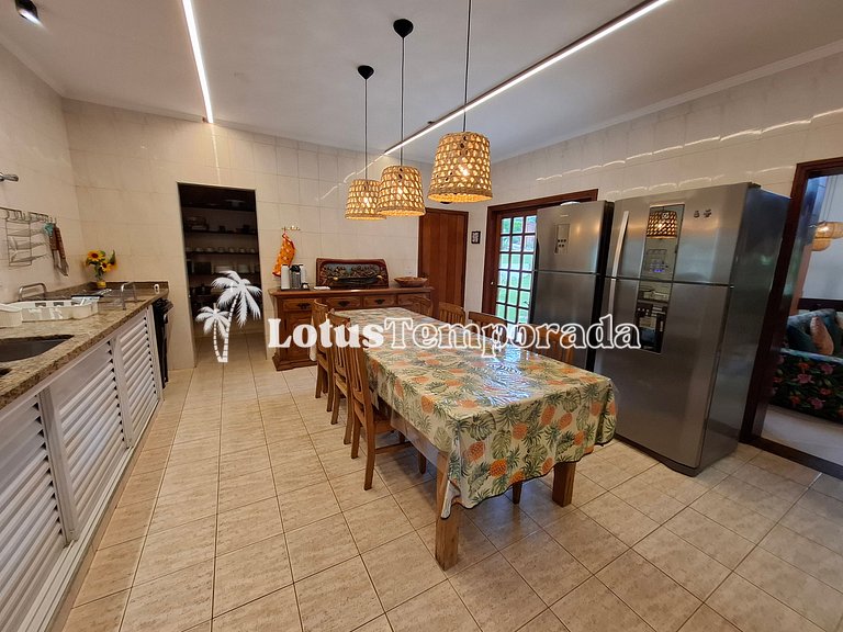 Chácara com 7 suítes, Lounge e Piscina Aquecida LT0034