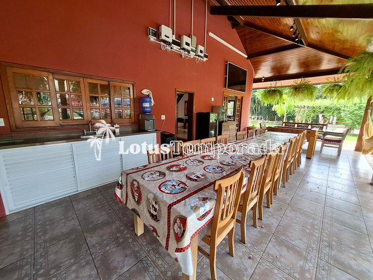 Chácara com 7 suítes, Lounge e Piscina Aquecida LT0034
