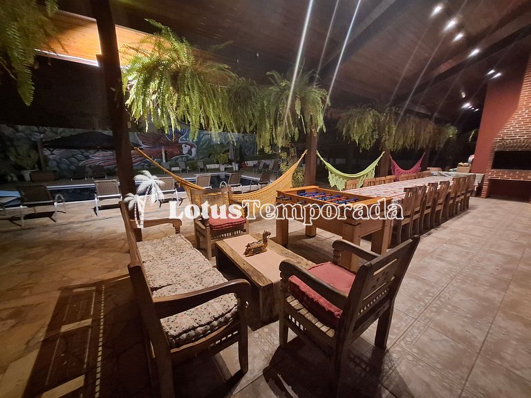 Chácara com 7 suítes, Lounge e Piscina Aquecida LT0034