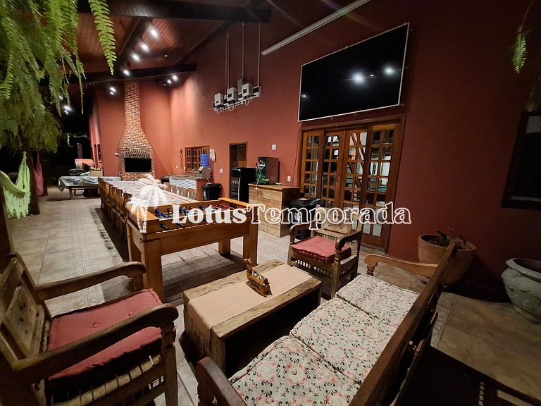 Chácara com 7 suítes, Lounge VIP e Piscina Aquecida LT0034