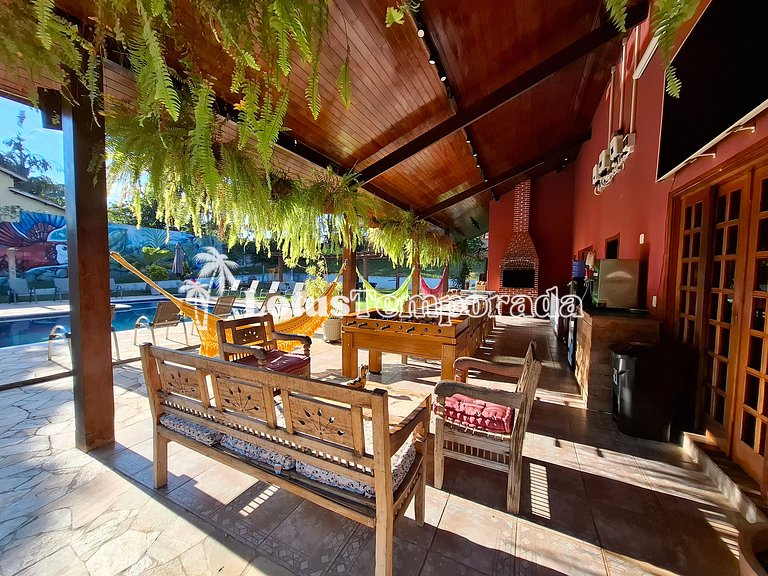 Chácara com 7 suítes, Lounge e Piscina Aquecida LT0034