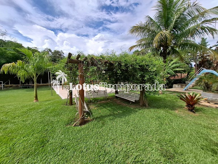 Chácara com 7 suítes, Lounge e Piscina Aquecida LT0034