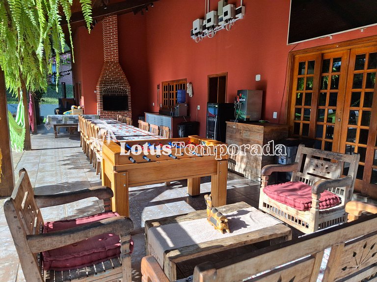 Chácara com 7 suítes, Lounge e Piscina Aquecida LT0034