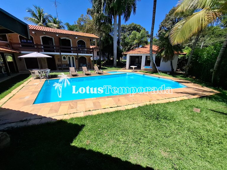 Chácara com piscina aquecida e 7 dormitórios em cond. LT0038