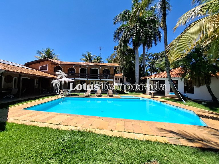 Chácara com piscina aquecida e 7 dormitórios em cond. LT0038