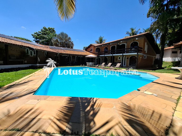 Chácara com piscina aquecida e 7 dormitórios em cond. LT0038