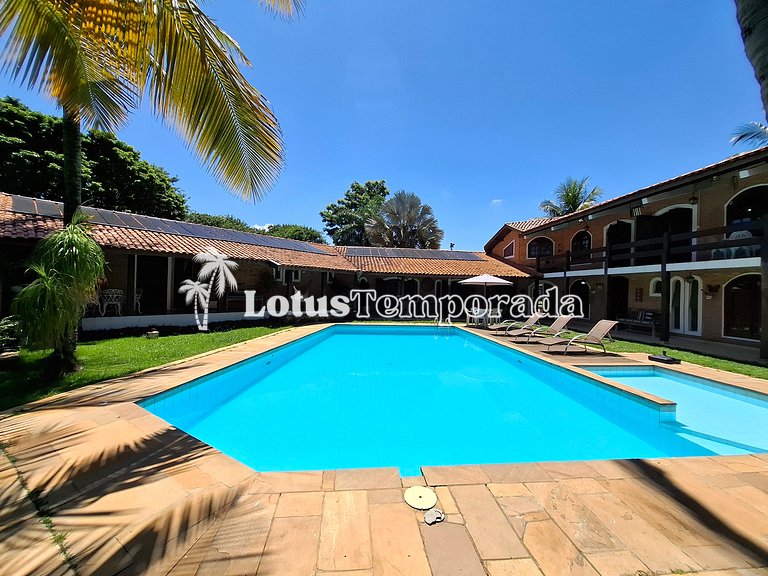 Chácara com piscina aquecida e 7 dormitórios em cond. LT0038