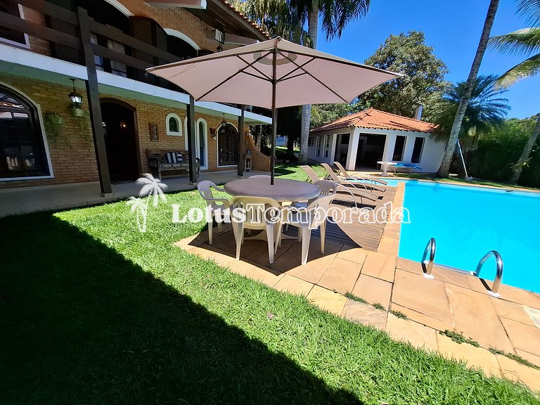Chácara com piscina aquecida e 7 dormitórios em cond. LT0038
