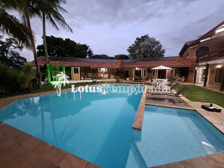 Chácara com piscina climatizada e 7 dormitórios LT0038