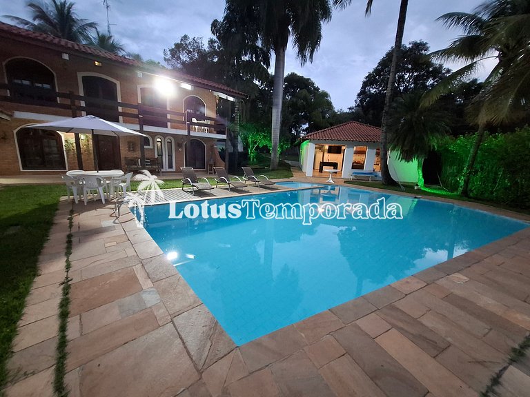 Chácara com piscina aquecida e 7 dormitórios em cond. LT0038