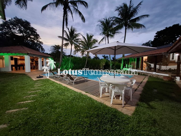 Chácara com piscina climatizada e 7 dormitórios LT0038