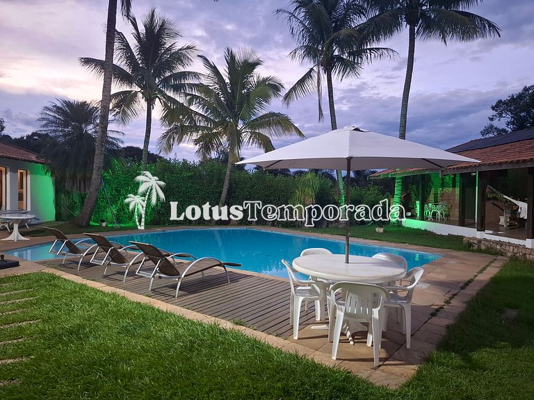 Chácara com piscina aquecida e 7 dormitórios em cond. LT0038