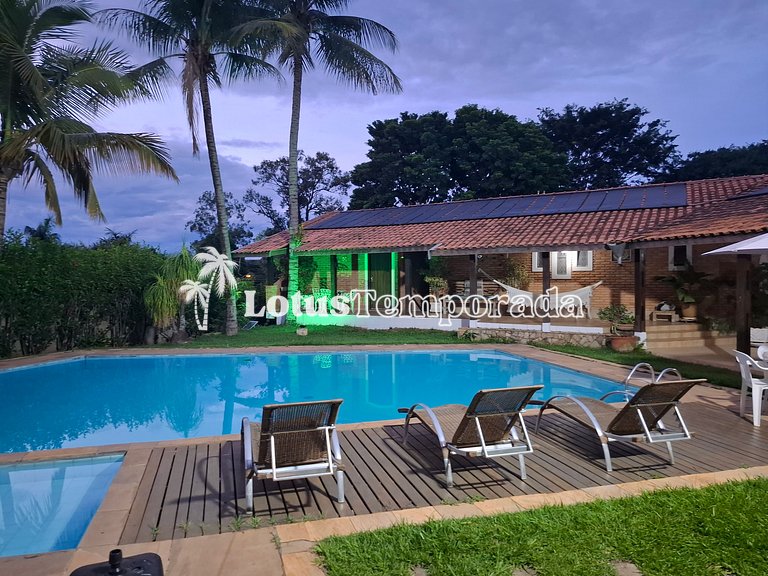Chácara com piscina aquecida e 7 dormitórios em cond. LT0038