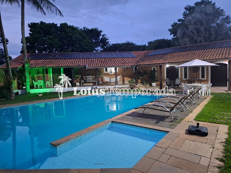Chácara com piscina aquecida e 7 dormitórios em cond. LT0038