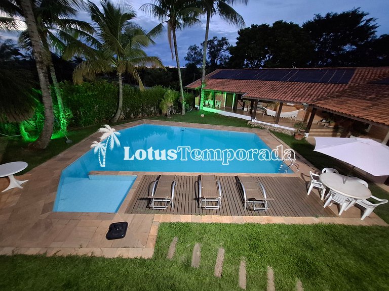 Chácara com piscina aquecida e 7 dormitórios em cond. LT0038