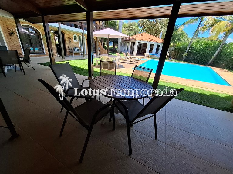 Chácara com piscina aquecida e 7 dormitórios em cond. LT0038