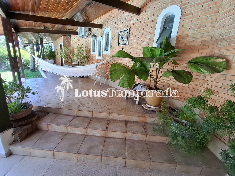 Chácara com piscina aquecida e 7 dormitórios em cond. LT0038