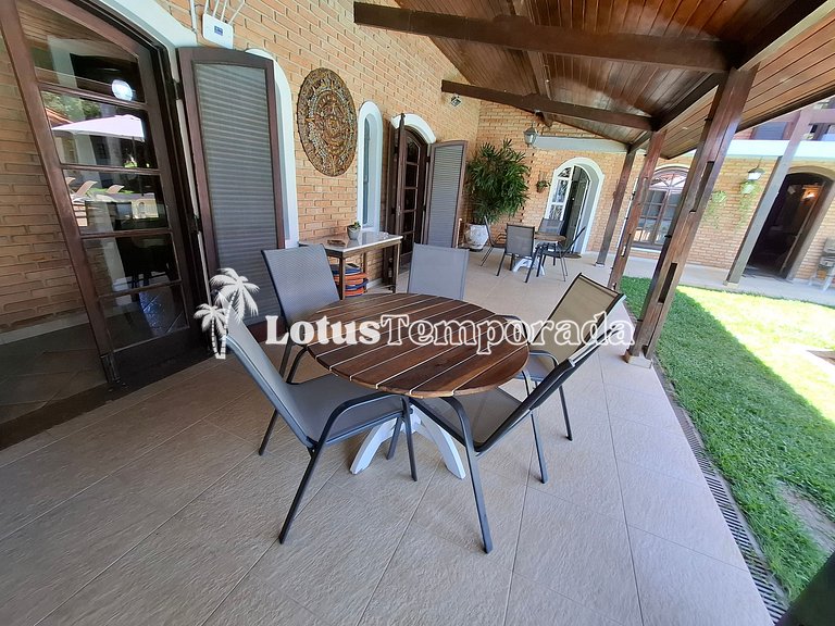 Chácara com piscina climatizada e 7 dormitórios LT0038