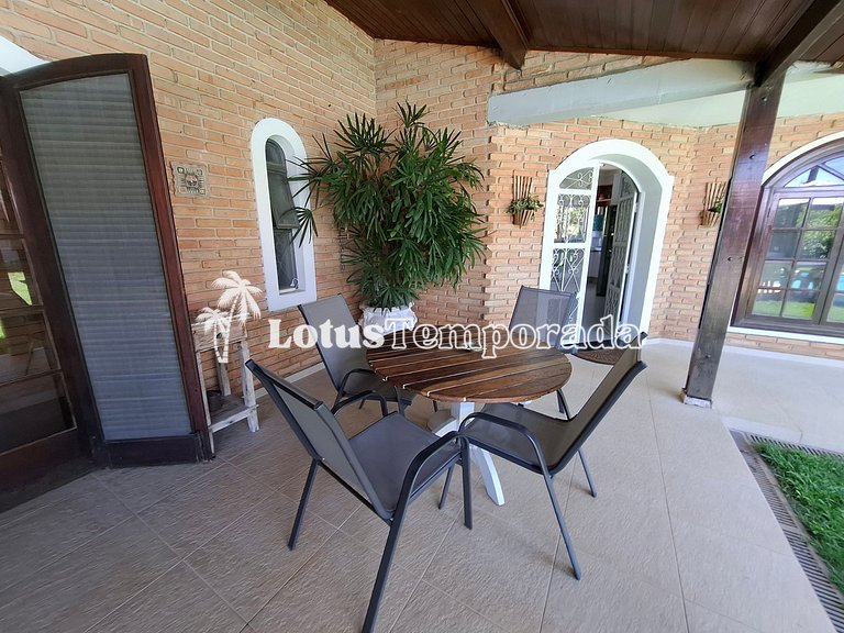 Chácara com piscina aquecida e 7 dormitórios em cond. LT0038