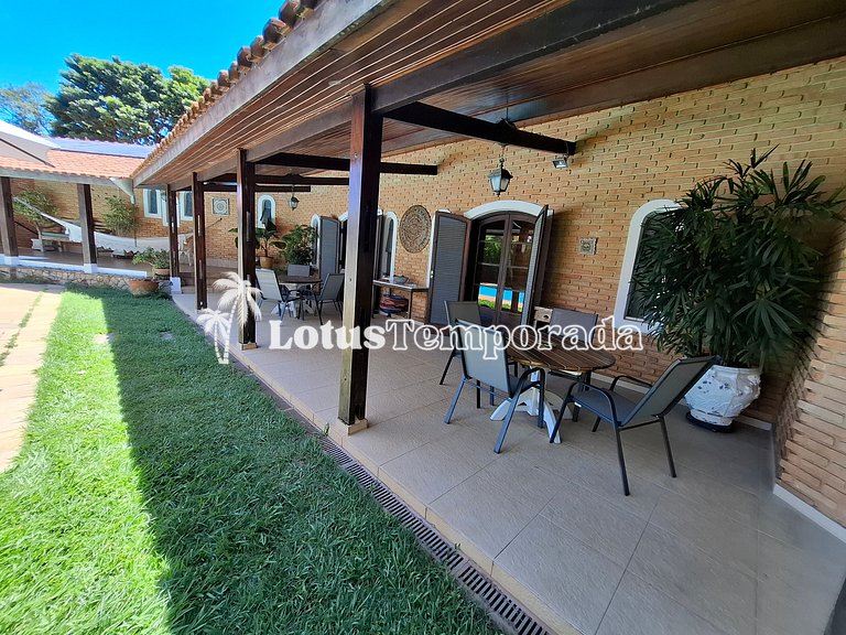 Chácara com piscina aquecida e 7 dormitórios em cond. LT0038