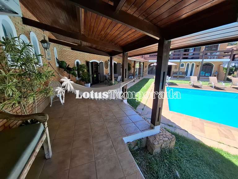 Chácara com piscina aquecida e 7 dormitórios em cond. LT0038