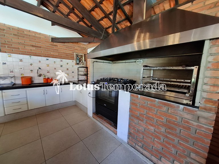Chácara com piscina climatizada e 7 dormitórios LT0038