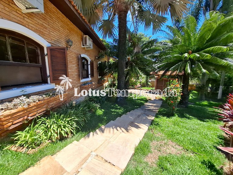 Chácara com piscina climatizada e 7 dormitórios LT0038