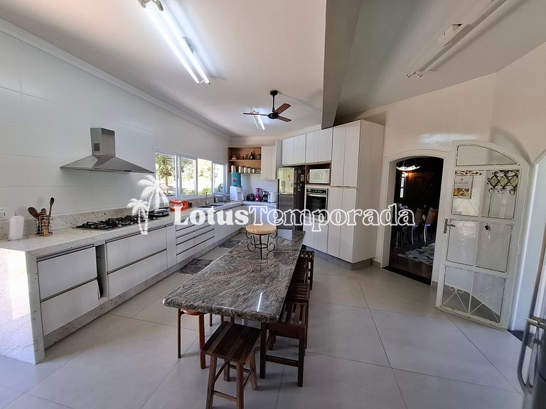Chácara com piscina climatizada e 7 dormitórios LT0038